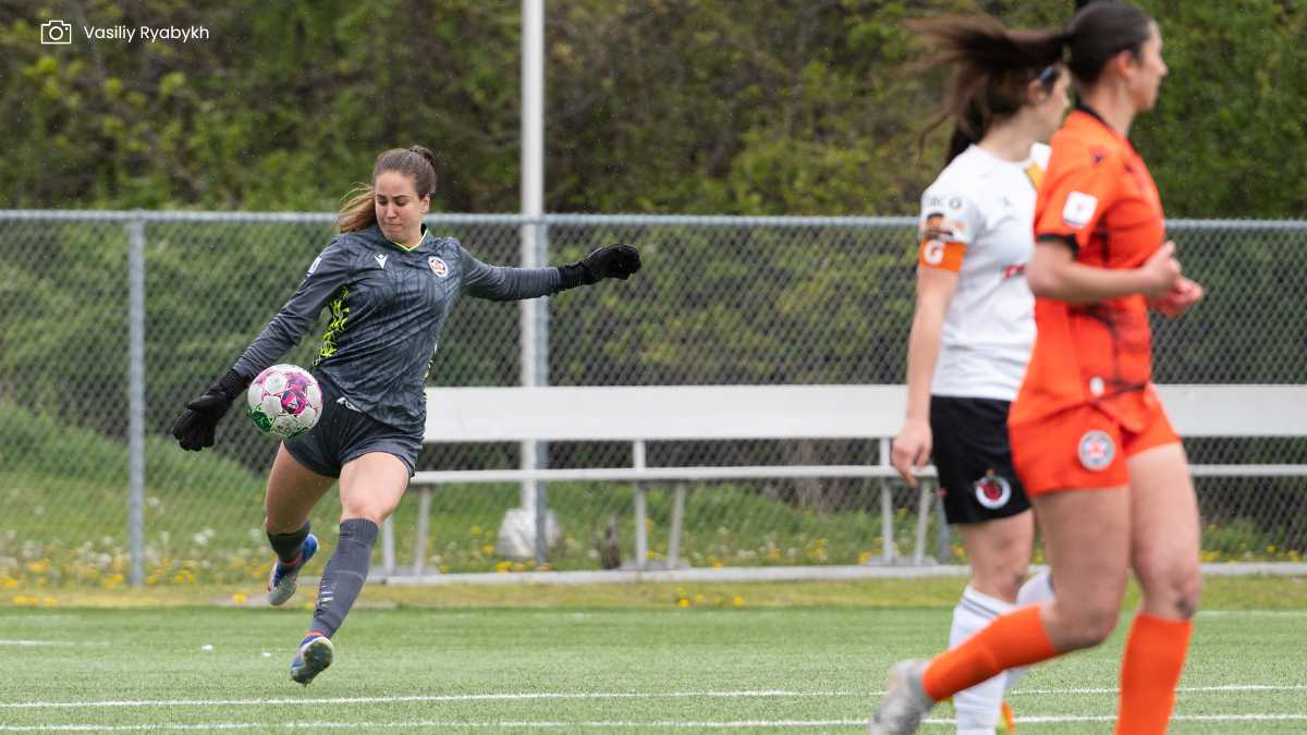 alliance gk kicking the ball