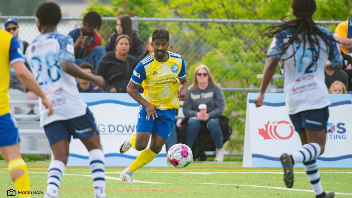 L1ON PHOTO (50) burlington player on ball