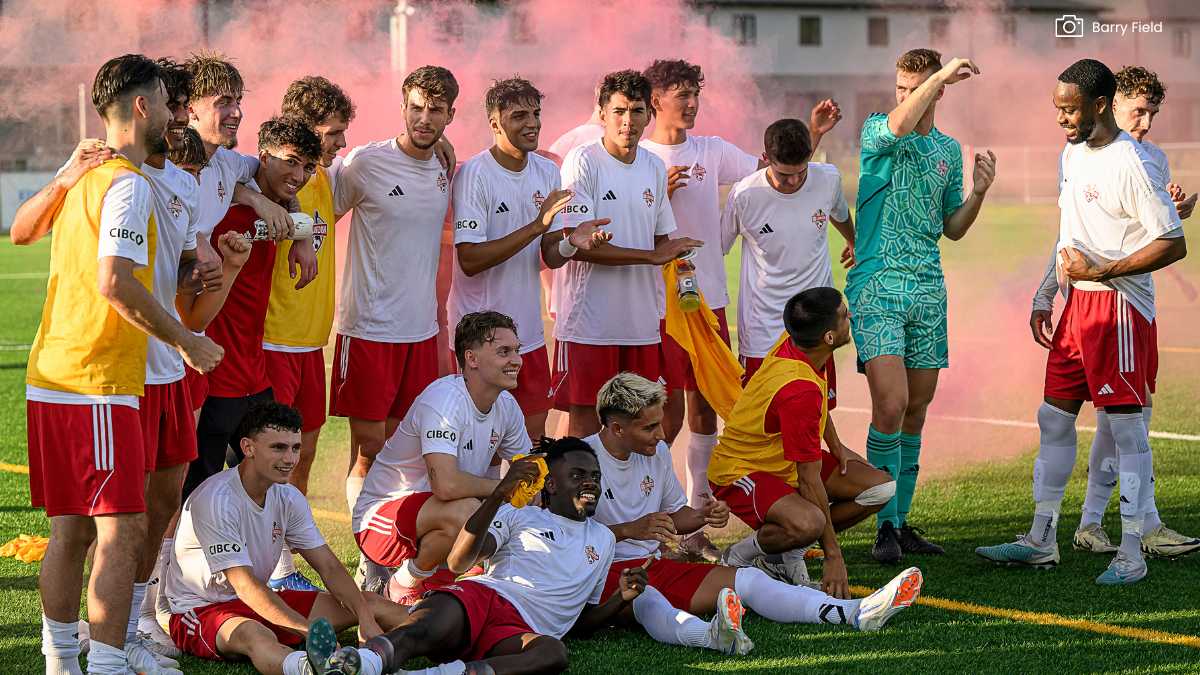 fc london players have photo taken together