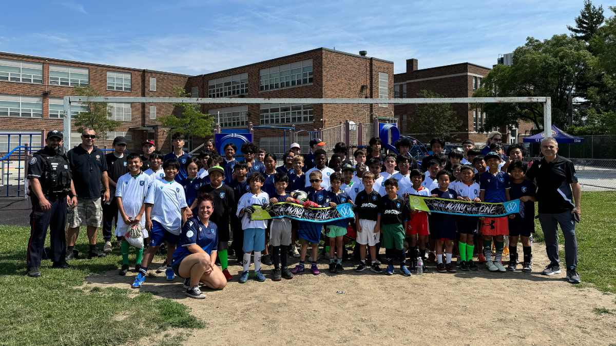 Rui Simoes group photo with soccer program